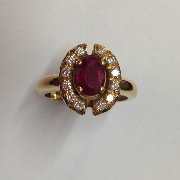 anello rubino naturale brillanti