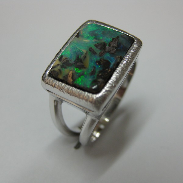 Anello opale boulder