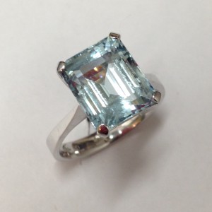 Anello acquamarina ottagonale oro bianco