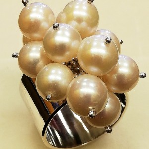 Anello a fascia con perle di acqua dolce in argento