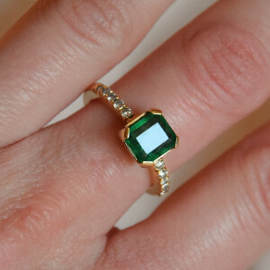 Anello smeraldo brillanti