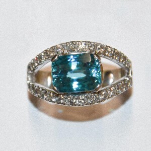 Anello zircone naturale brillanti oro bianco