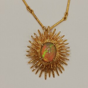 Pendente scultura oro giallo opale