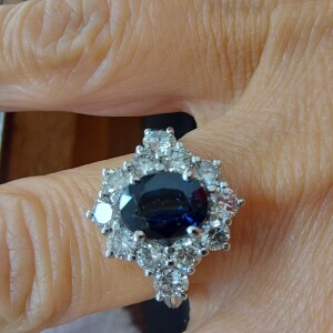 Anello oro bianco zaffiro e brillanti