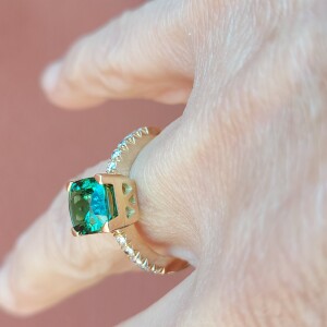 Anello tormalina e brillanti